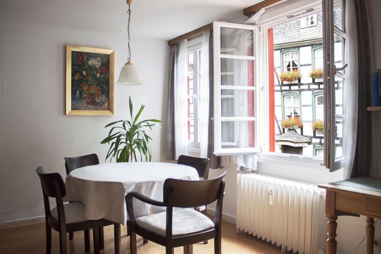 Hotel Flosdorff - Appartements Monschau Bagian luar foto